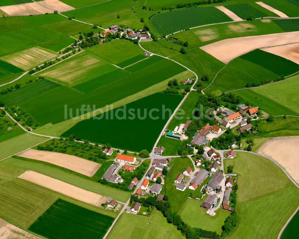 Luftbild Attenweiler - Dorfkern am Feldrand in Attenweiler im Bundesland Baden-Württemberg, Deutschland