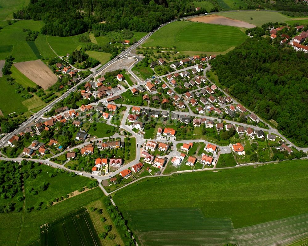 Backnang von oben - Dorfkern am Feldrand in Backnang im Bundesland Baden-Württemberg, Deutschland