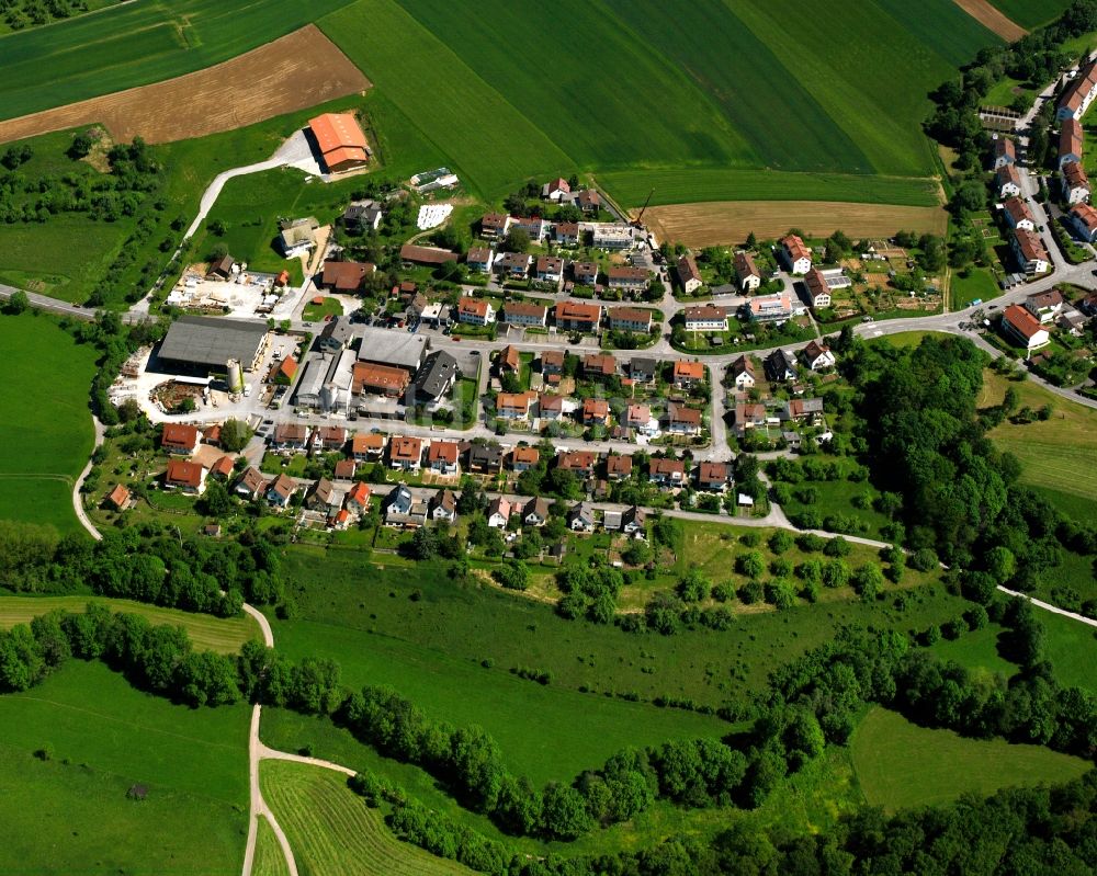 Luftbild Backnang - Dorfkern am Feldrand in Backnang im Bundesland Baden-Württemberg, Deutschland