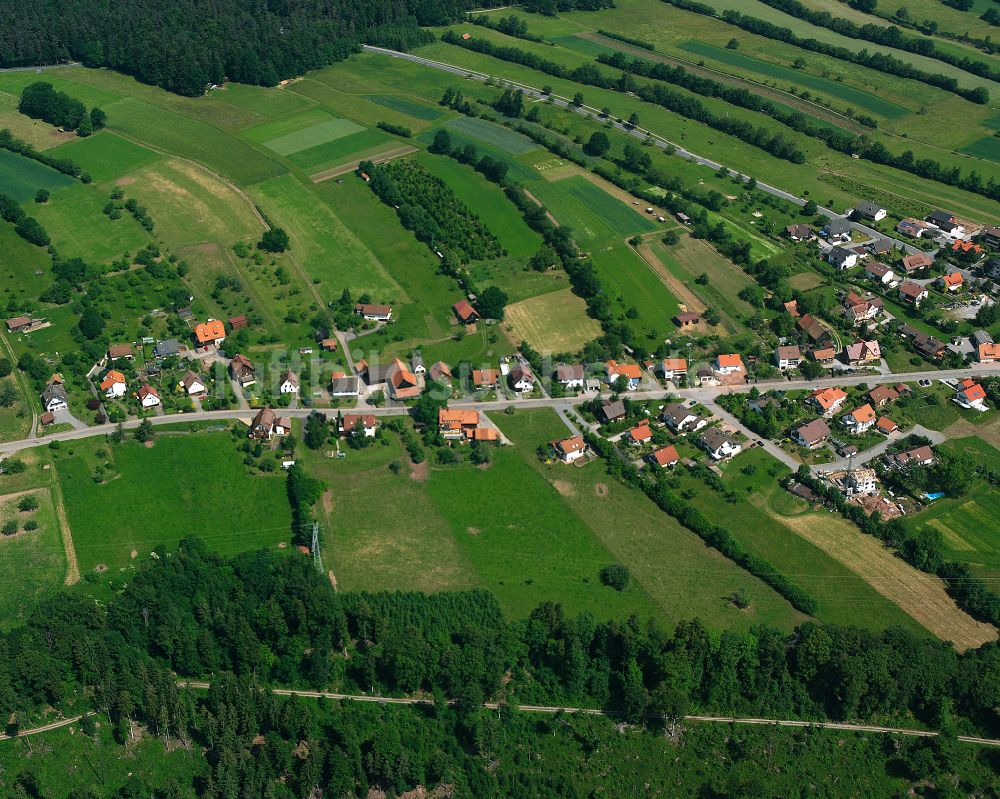 Luftaufnahme Bad Liebenzell - Dorfkern am Feldrand in Bad Liebenzell im Bundesland Baden-Württemberg, Deutschland