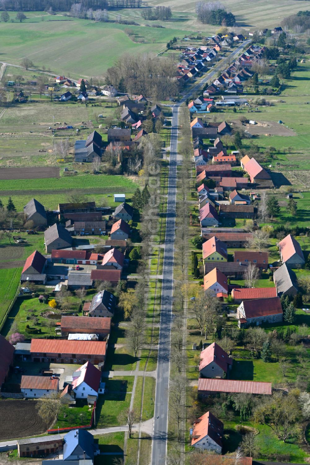 Luftaufnahme Banzendorf - Dorfkern am Feldrand in Banzendorf im Bundesland Brandenburg, Deutschland