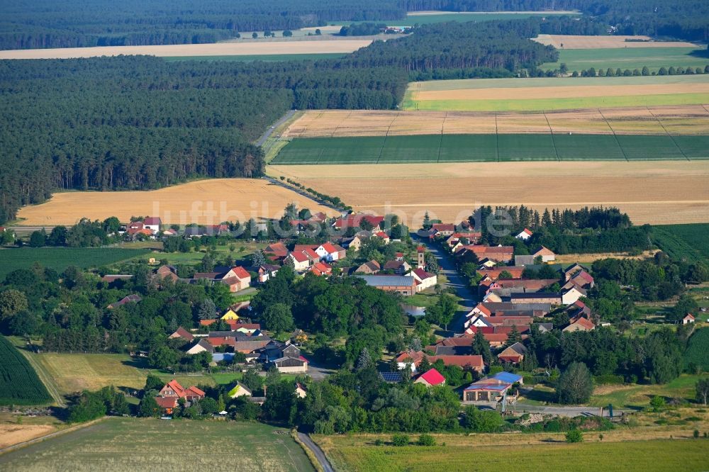 Luftaufnahme Baruth/Mark - Dorfkern am Feldrand in Baruth/Mark im Bundesland Brandenburg, Deutschland
