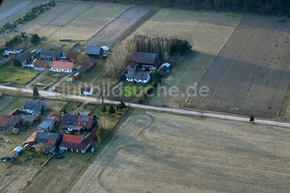 Basdorf von oben - Dorfkern am Feldrand in Basdorf im Bundesland Brandenburg, Deutschland