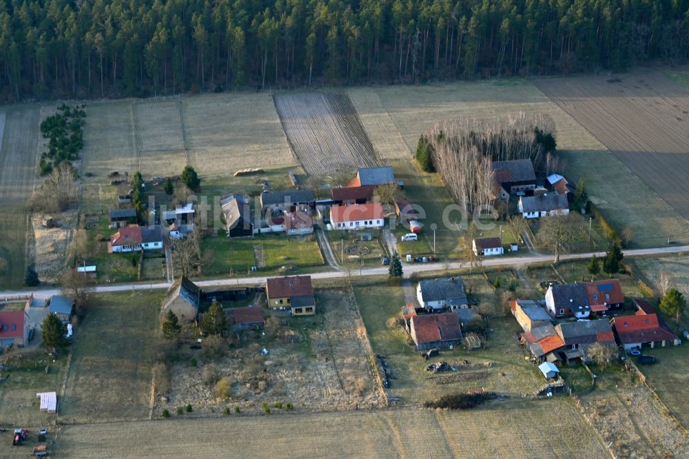 Luftbild Basdorf - Dorfkern am Feldrand in Basdorf im Bundesland Brandenburg, Deutschland