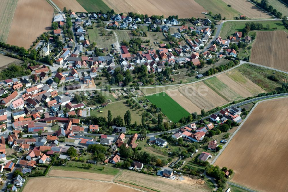 Büchold aus der Vogelperspektive: Dorfkern am Feldrand in Büchold im Bundesland Bayern, Deutschland