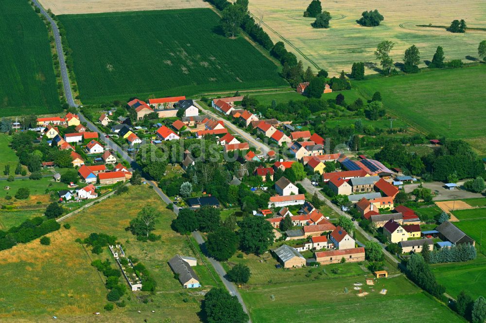 Luftaufnahme Beelitz - Dorfkern am Feldrand in Beelitz im Bundesland Brandenburg, Deutschland
