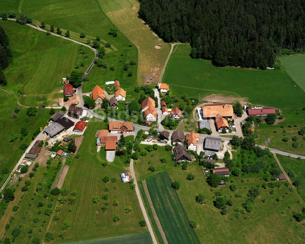 Überberg von oben - Dorfkern am Feldrand in Überberg im Bundesland Baden-Württemberg, Deutschland