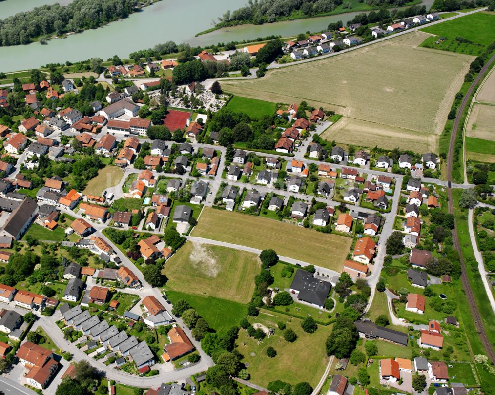 Luftbild Bergham - Dorfkern am Feldrand in Bergham im Bundesland Bayern, Deutschland
