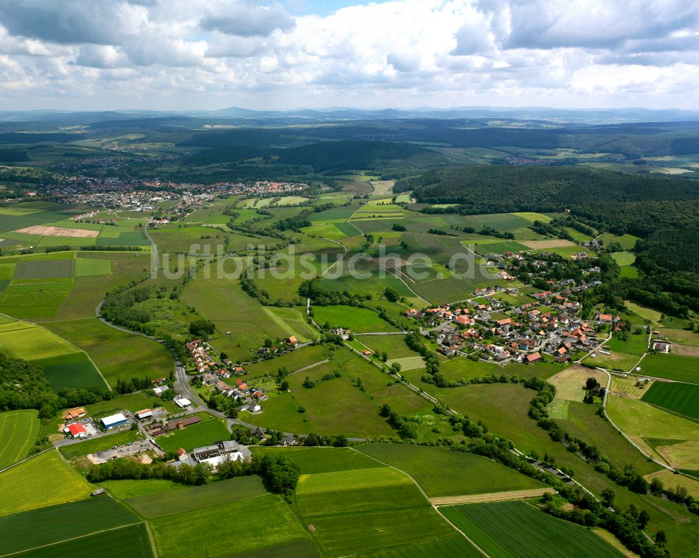 Luftaufnahme Bernshausen - Dorfkern am Feldrand in Bernshausen im Bundesland Hessen, Deutschland