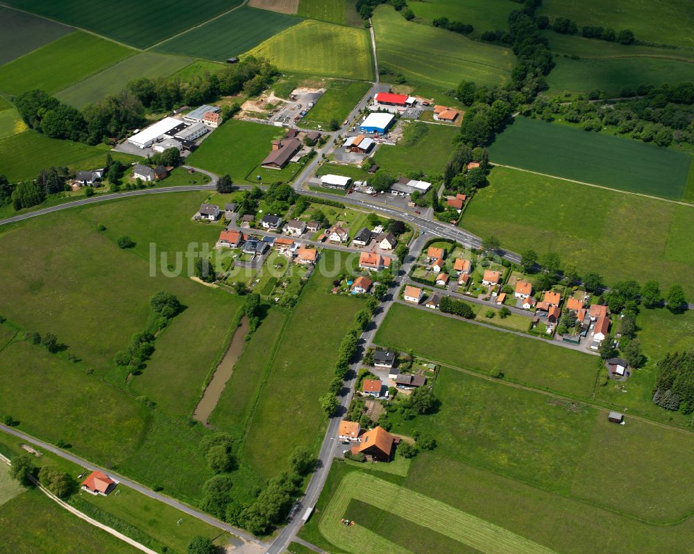 Bernshausen von oben - Dorfkern am Feldrand in Bernshausen im Bundesland Hessen, Deutschland