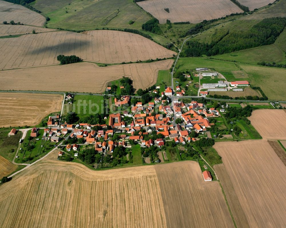 Blankenburg aus der Vogelperspektive: Dorfkern am Feldrand in Blankenburg im Bundesland Thüringen, Deutschland