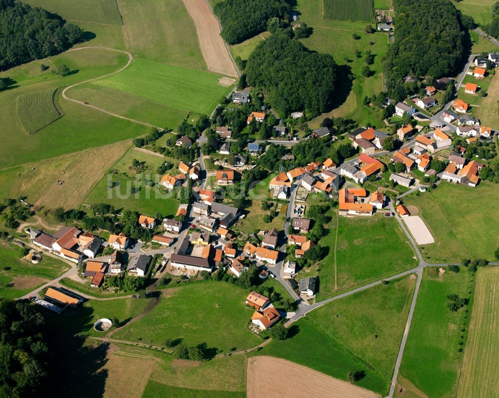 Böllstein aus der Vogelperspektive: Dorfkern am Feldrand in Böllstein im Bundesland Hessen, Deutschland
