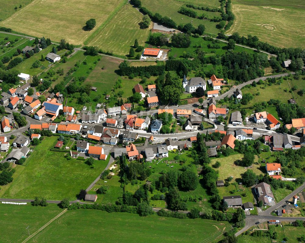 Bobenhausen von oben - Dorfkern am Feldrand in Bobenhausen im Bundesland Hessen, Deutschland