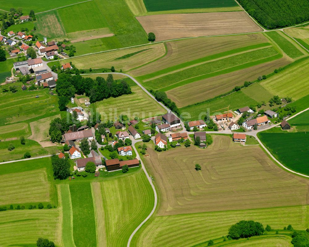 Bollsberg von oben - Dorfkern am Feldrand in Bollsberg im Bundesland Baden-Württemberg, Deutschland