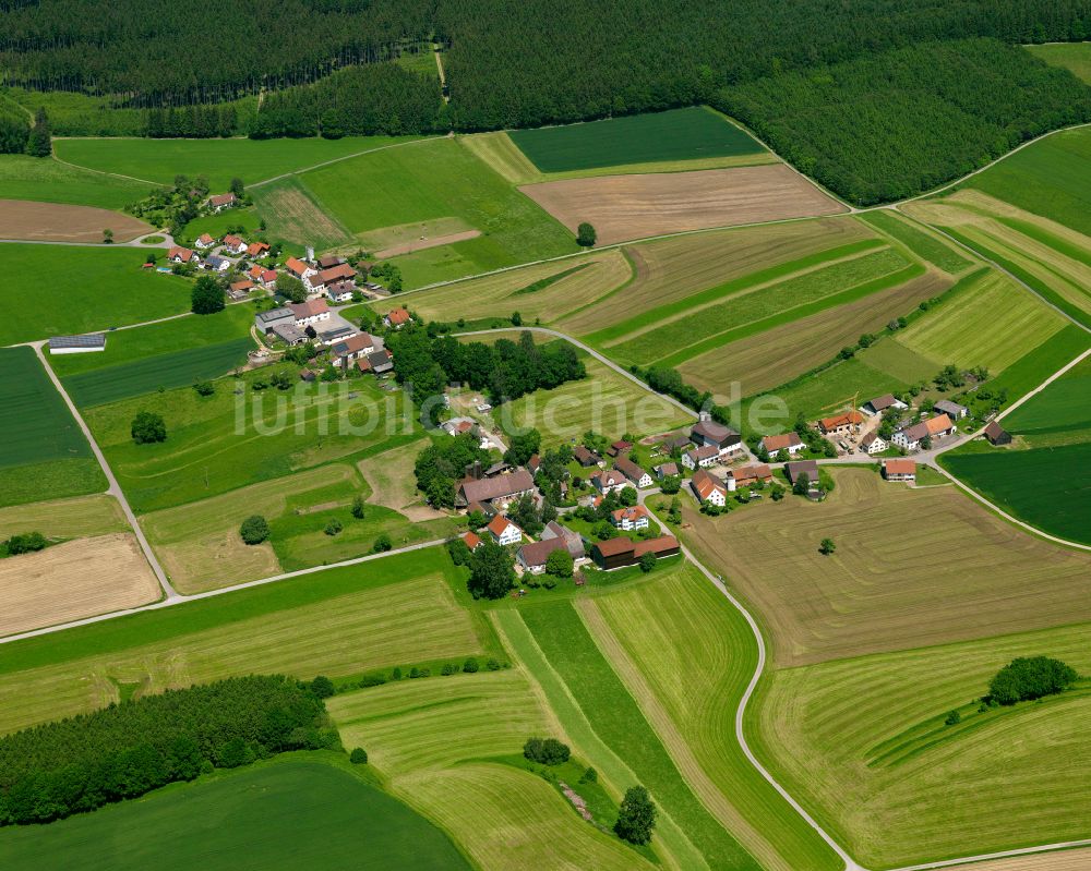 Bollsberg aus der Vogelperspektive: Dorfkern am Feldrand in Bollsberg im Bundesland Baden-Württemberg, Deutschland