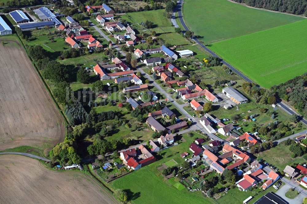 Luftaufnahme Borken - Dorfkern am Feldrand in Borken im Bundesland Brandenburg, Deutschland