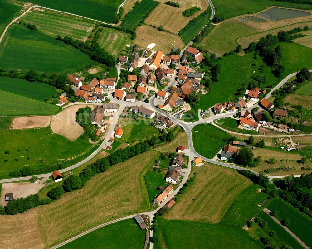 Luftbild Borsbach - Dorfkern am Feldrand in Borsbach im Bundesland Bayern, Deutschland