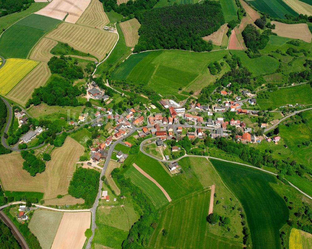 Braunhausen aus der Vogelperspektive: Dorfkern am Feldrand in Braunhausen im Bundesland Hessen, Deutschland