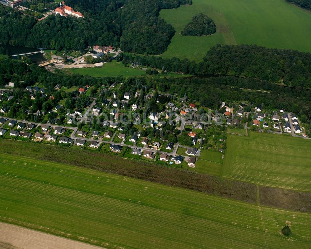 Braunsdorf aus der Vogelperspektive: Dorfkern am Feldrand in Braunsdorf im Bundesland Sachsen, Deutschland