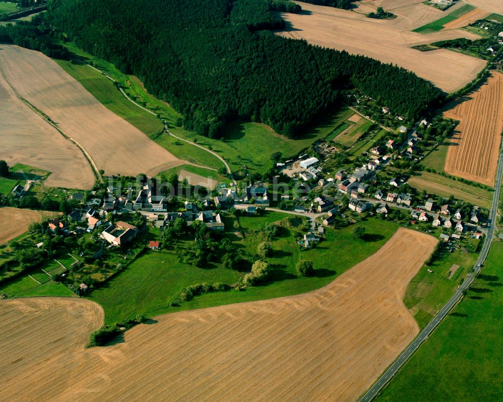Luftbild Brückla - Dorfkern am Feldrand in Brückla im Bundesland Thüringen, Deutschland
