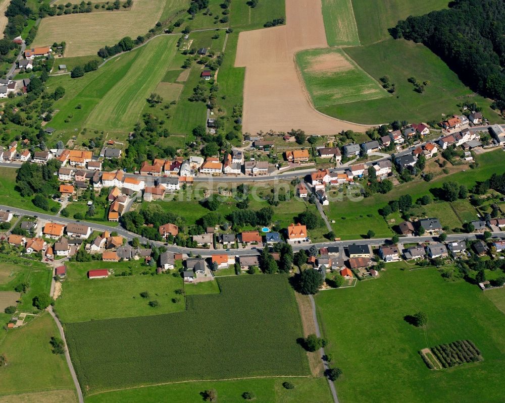Breitenbrunn aus der Vogelperspektive: Dorfkern am Feldrand in Breitenbrunn im Bundesland Hessen, Deutschland