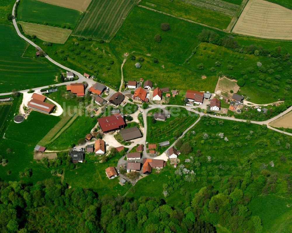 Bärenbach aus der Vogelperspektive: Dorfkern am Feldrand in Bärenbach im Bundesland Baden-Württemberg, Deutschland
