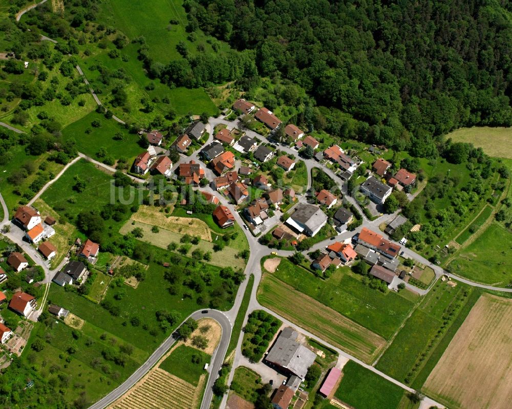Bürg von oben - Dorfkern am Feldrand in Bürg im Bundesland Baden-Württemberg, Deutschland