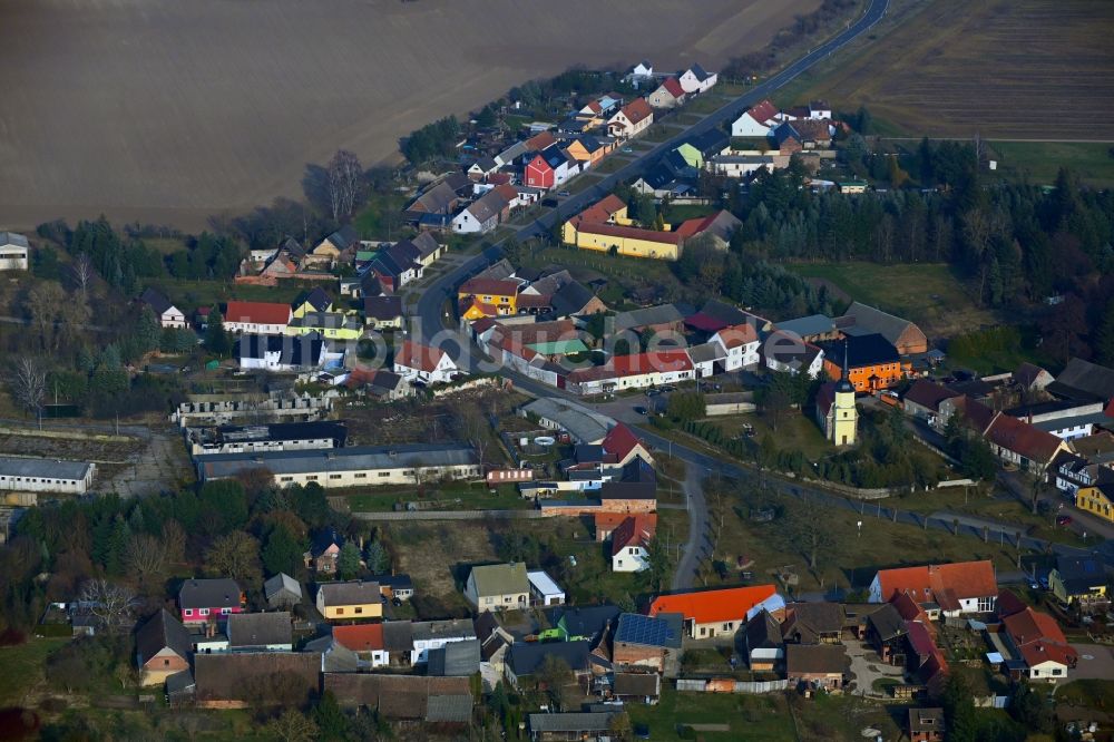 Buko von oben - Dorfkern am Feldrand in Buko im Bundesland Sachsen-Anhalt, Deutschland