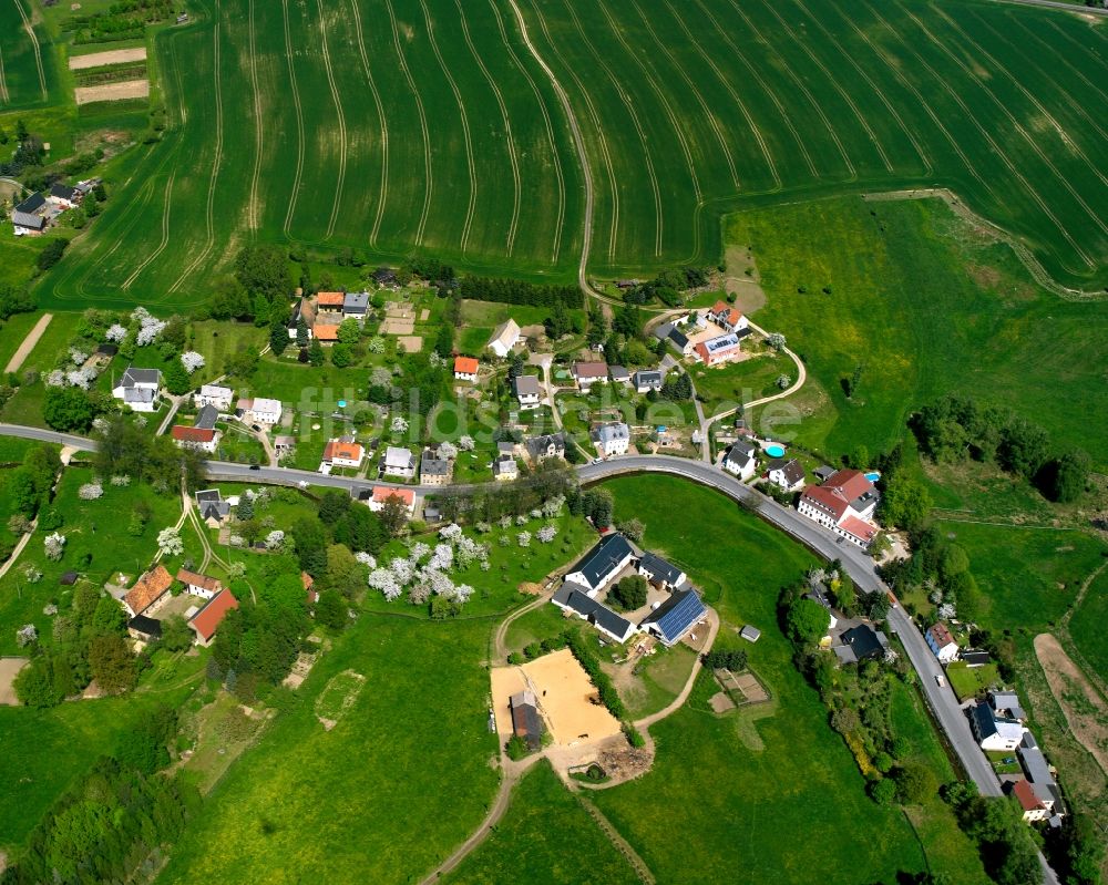 Luftaufnahme Burkersdorf - Dorfkern am Feldrand in Burkersdorf im Bundesland Sachsen, Deutschland