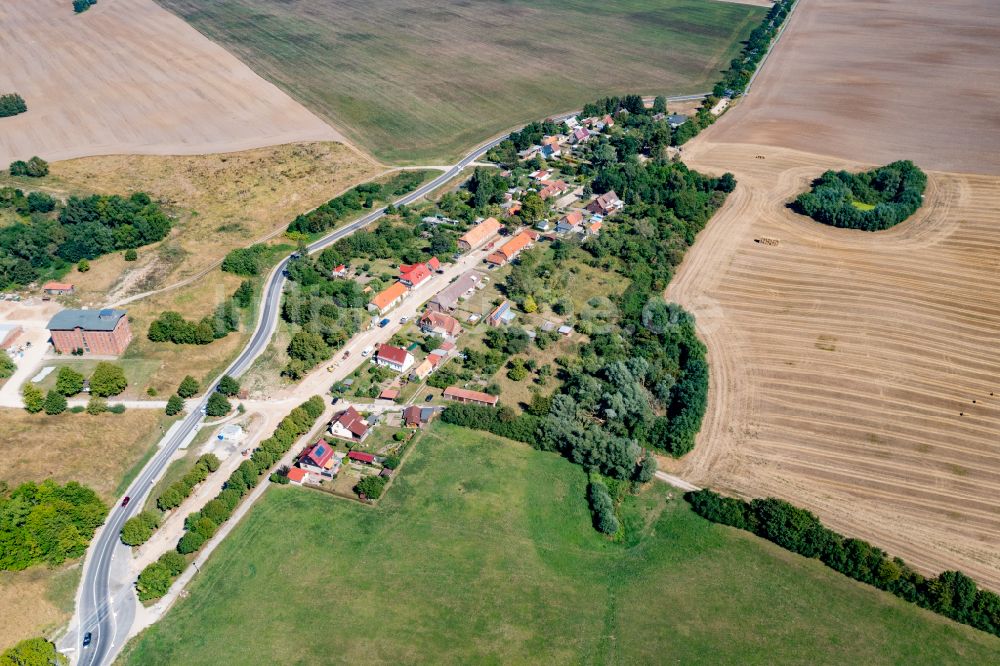 Luftbild Christinenfeld - Dorfkern am Feldrand in Christinenfeld im Bundesland Mecklenburg-Vorpommern, Deutschland