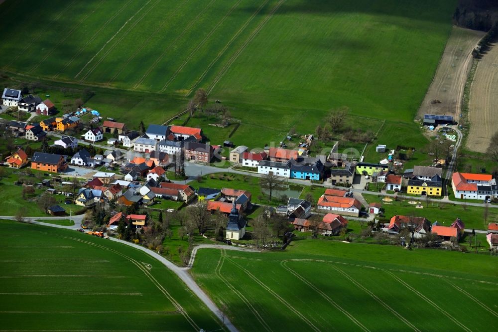 Luftaufnahme Chursdorf - Dorfkern am Feldrand in Chursdorf im Bundesland Thüringen, Deutschland