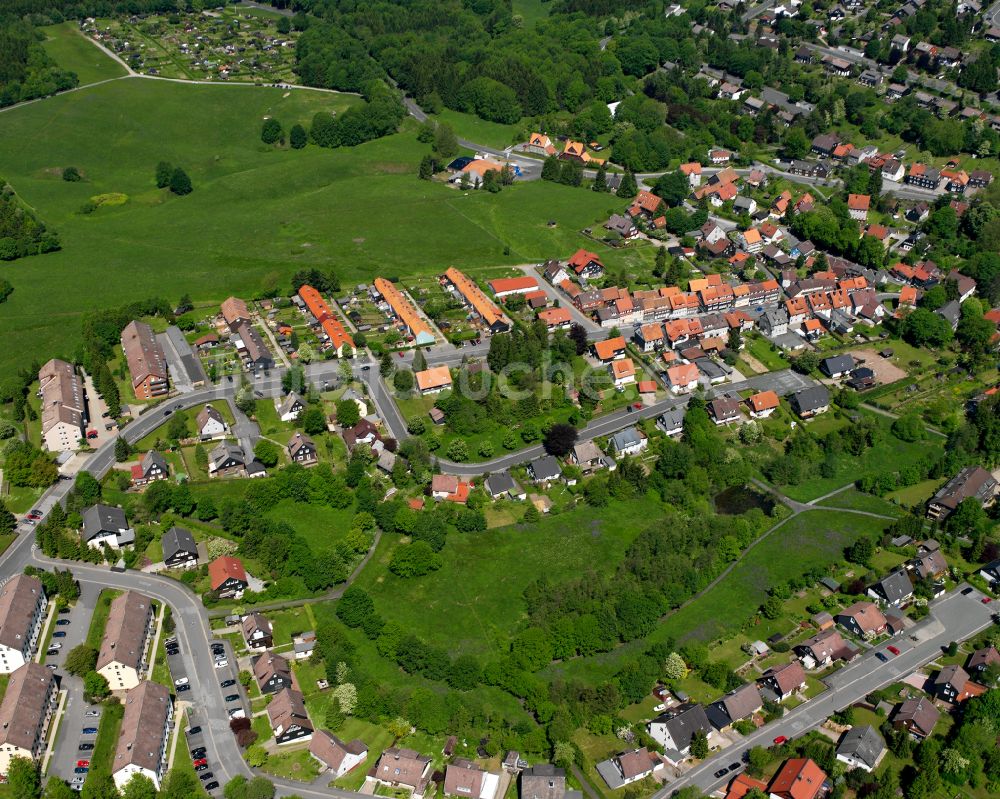 Clausthal-Zellerfeld aus der Vogelperspektive: Dorfkern am Feldrand in Clausthal-Zellerfeld im Bundesland Niedersachsen, Deutschland