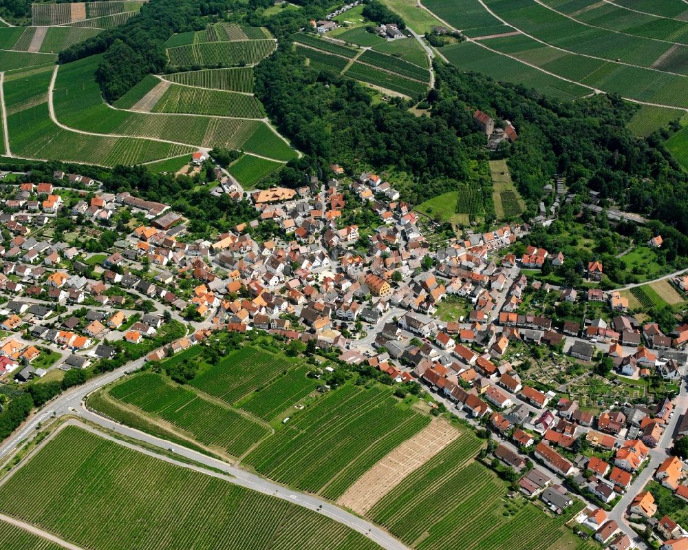 Luftaufnahme Cleebronn - Dorfkern am Feldrand in Cleebronn im Bundesland Baden-Württemberg, Deutschland