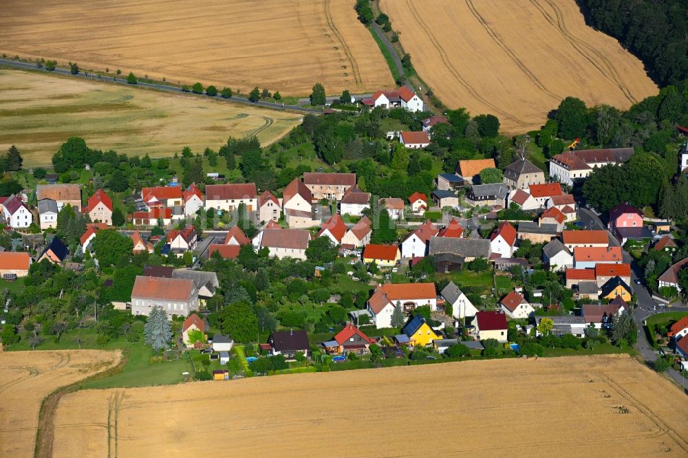 Collm aus der Vogelperspektive: Dorfkern am Feldrand in Collm im Bundesland Sachsen, Deutschland
