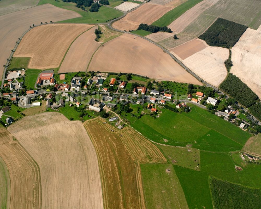 Conradsdorf aus der Vogelperspektive: Dorfkern am Feldrand in Conradsdorf im Bundesland Sachsen, Deutschland