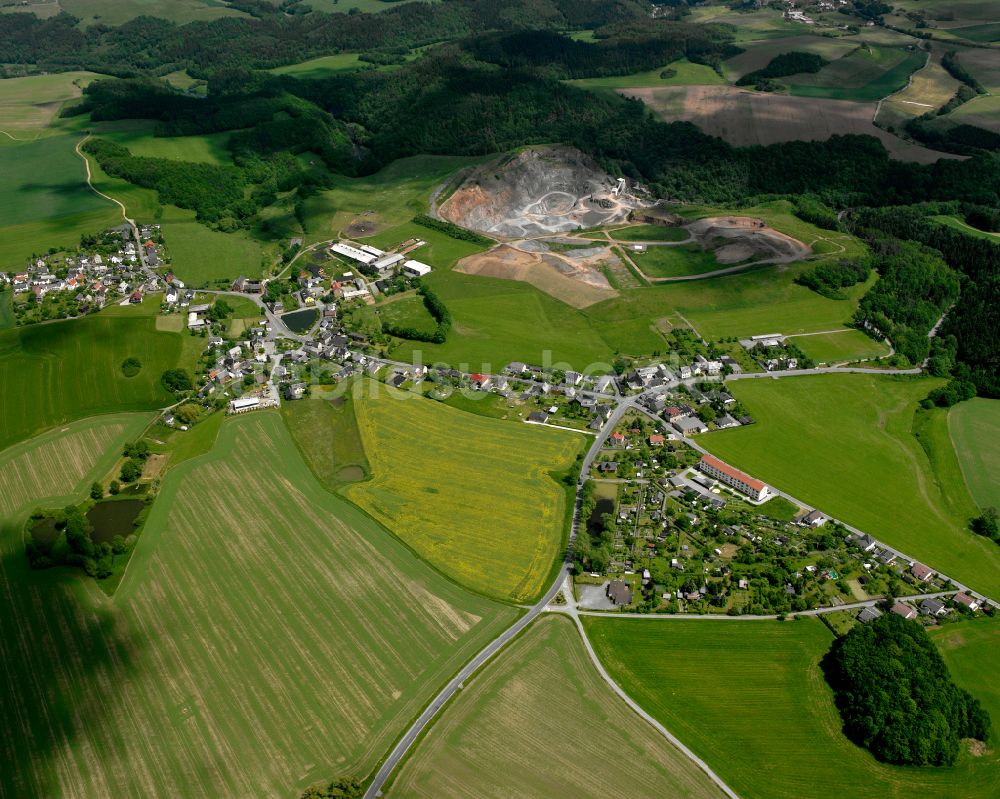 Cossengrün von oben - Dorfkern am Feldrand in Cossengrün im Bundesland Thüringen, Deutschland