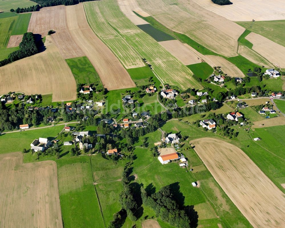 Crossen von oben - Dorfkern am Feldrand in Crossen im Bundesland Sachsen, Deutschland