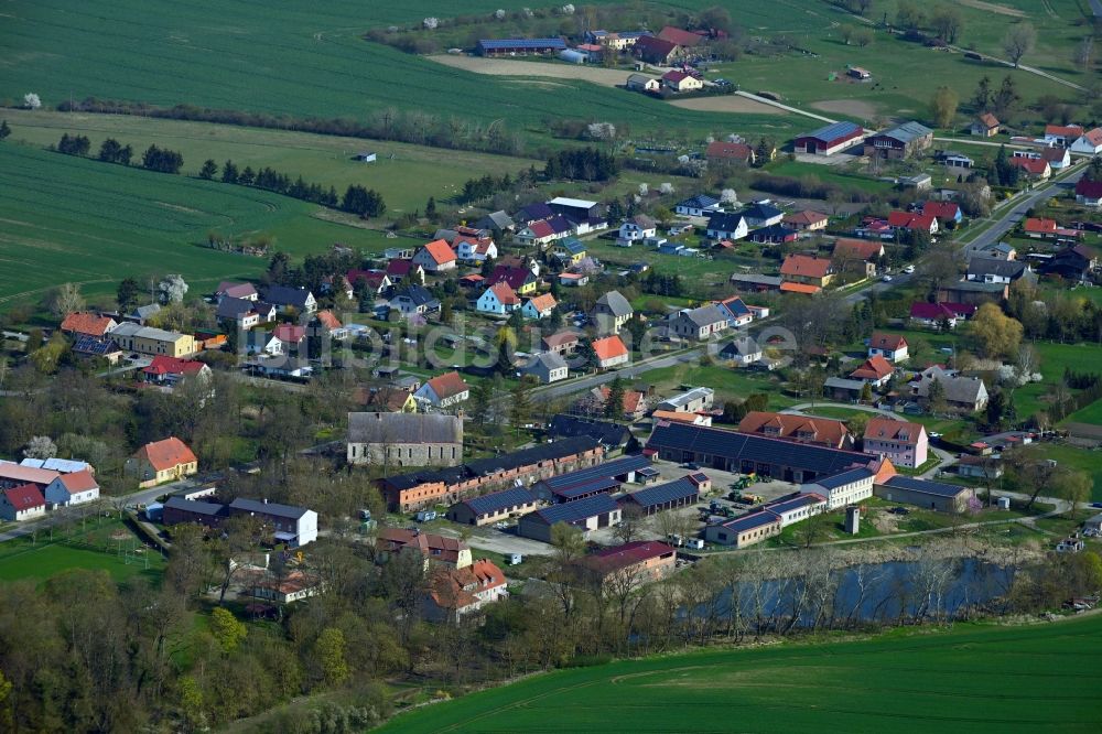 Luftbild Crussow - Dorfkern am Feldrand in Crussow im Bundesland Brandenburg, Deutschland