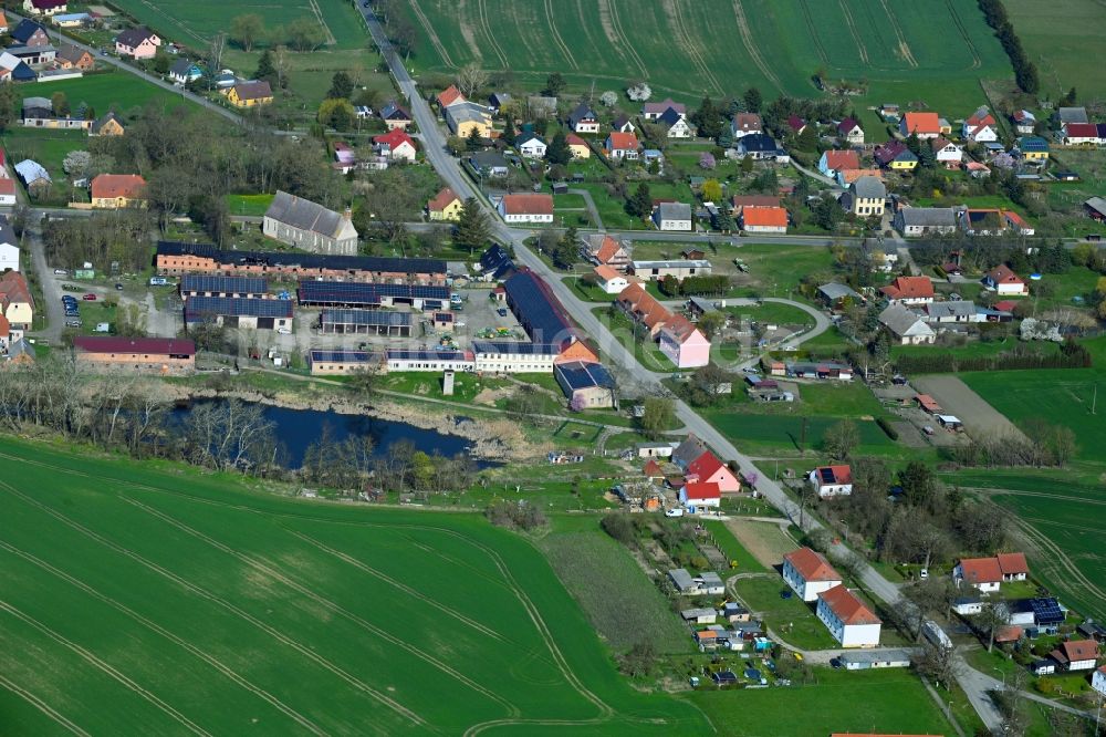 Crussow von oben - Dorfkern am Feldrand in Crussow im Bundesland Brandenburg, Deutschland