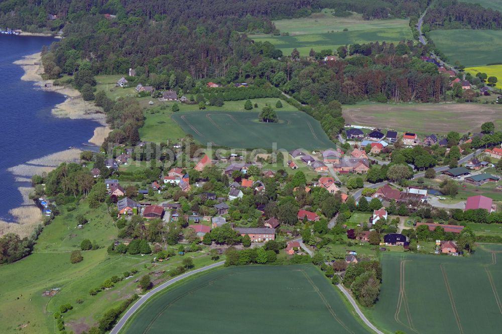 Luftaufnahme Dargow - Dorfkern am Feldrand in Dargow im Bundesland Schleswig-Holstein, Deutschland