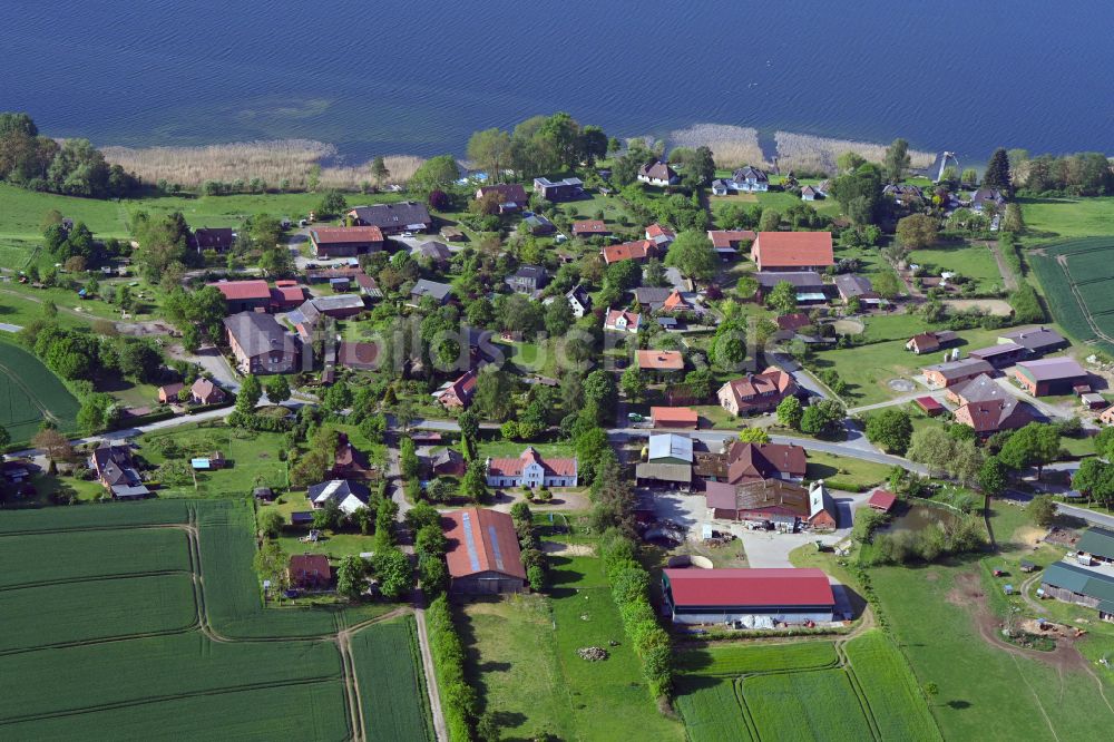 Dargow von oben - Dorfkern am Feldrand in Dargow im Bundesland Schleswig-Holstein, Deutschland