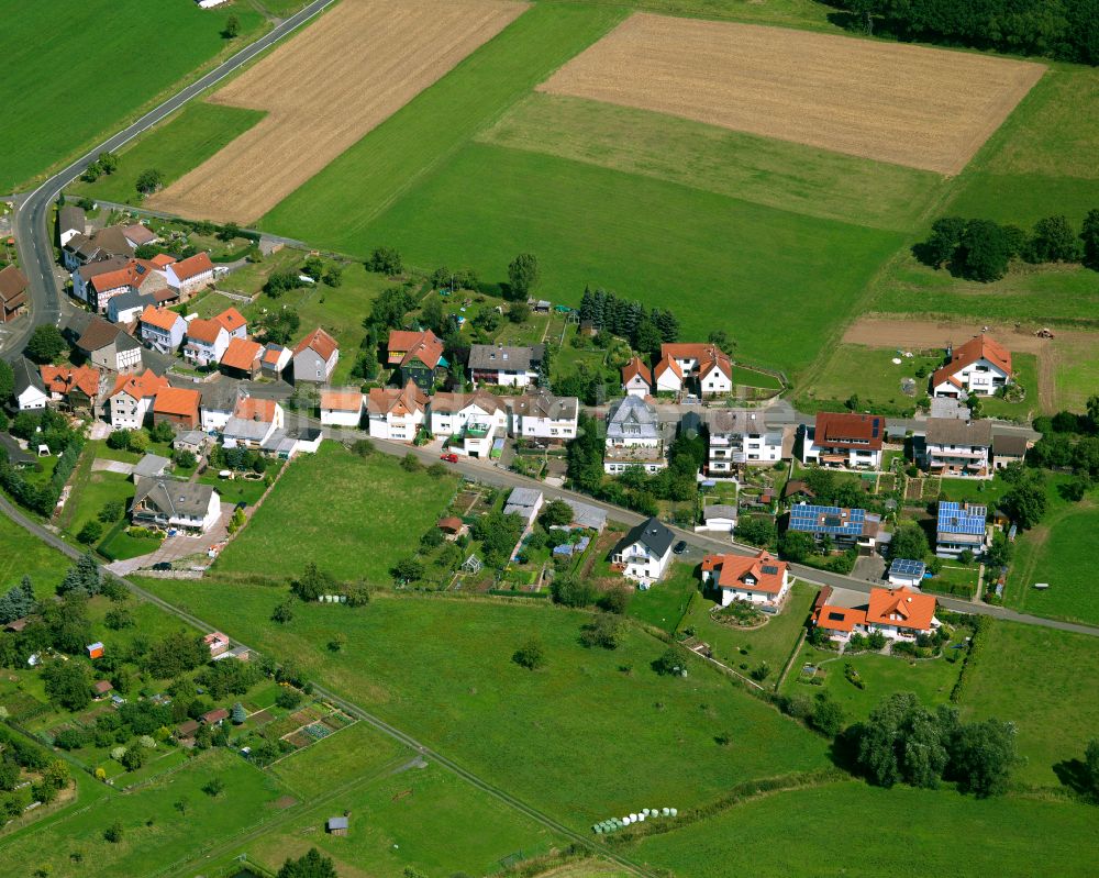 Luftbild Deckenbach - Dorfkern am Feldrand in Deckenbach im Bundesland Hessen, Deutschland