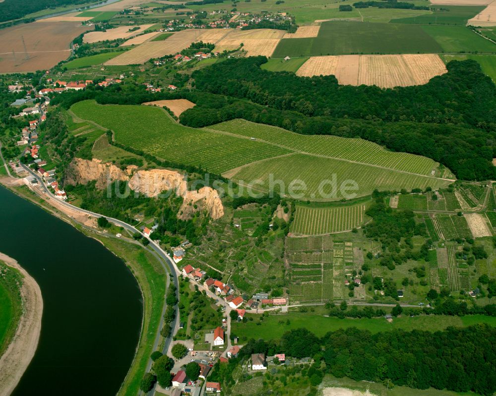 Luftaufnahme Diesbar-Seußlitz - Dorfkern am Feldrand in Diesbar-Seußlitz im Bundesland Sachsen, Deutschland
