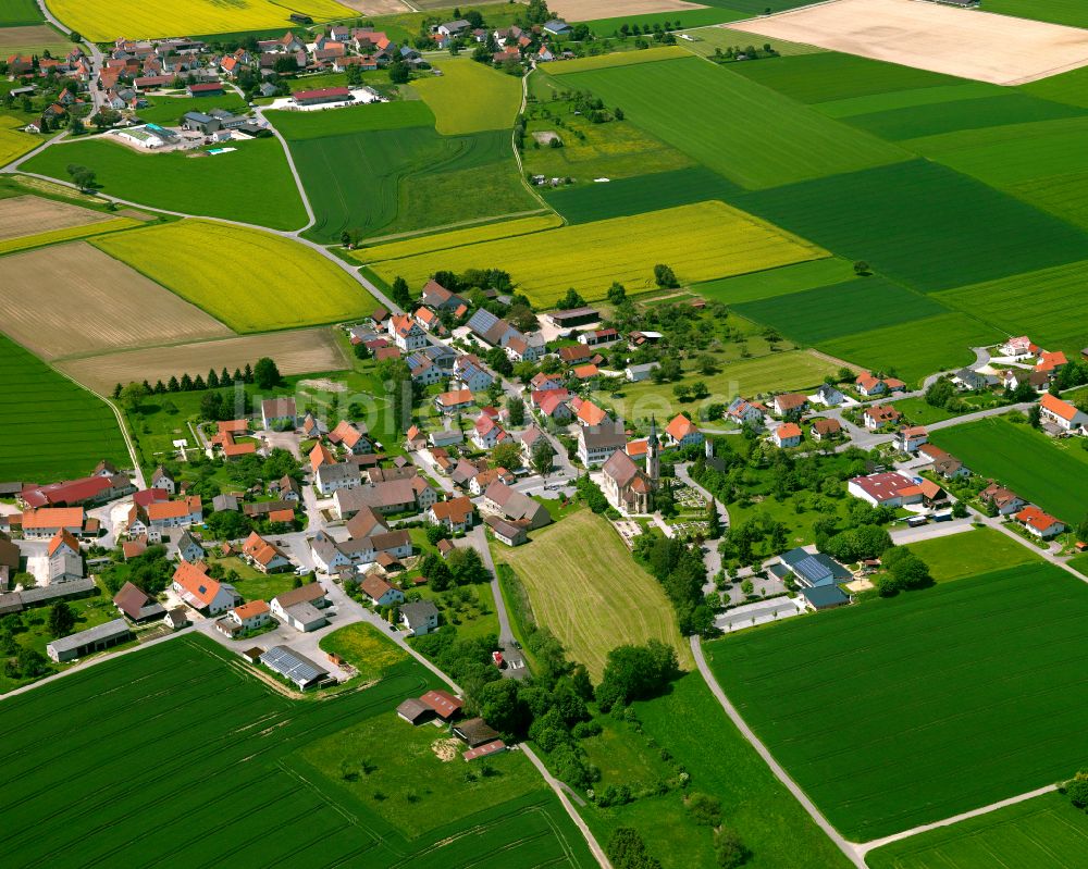 Luftaufnahme Dieterskirch - Dorfkern am Feldrand in Dieterskirch im Bundesland Baden-Württemberg, Deutschland
