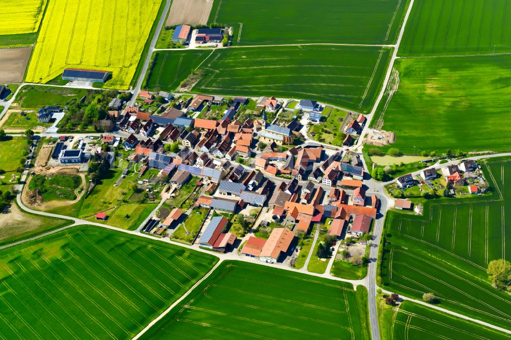 Luftaufnahme Dimbach - Dorfkern am Feldrand in Dimbach im Bundesland Bayern, Deutschland