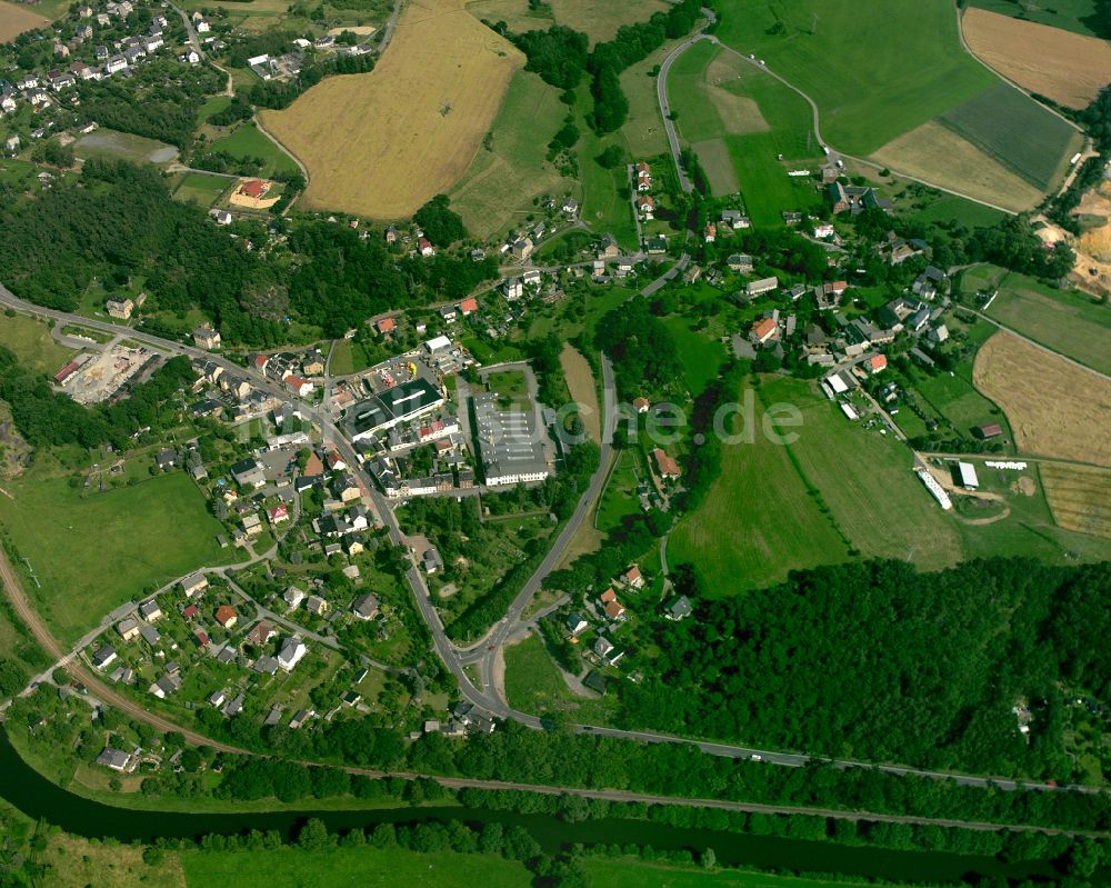 Luftbild Dölau - Dorfkern am Feldrand in Dölau im Bundesland Thüringen, Deutschland