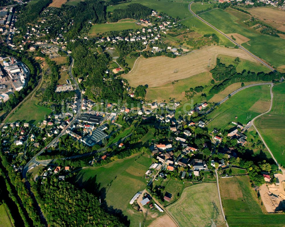 Dölau aus der Vogelperspektive: Dorfkern am Feldrand in Dölau im Bundesland Thüringen, Deutschland