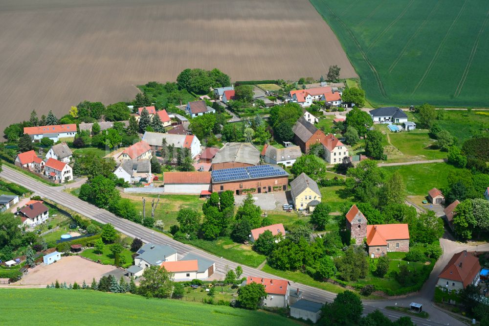 Luftbild Domnitz - Dorfkern am Feldrand in Domnitz im Bundesland Sachsen-Anhalt, Deutschland