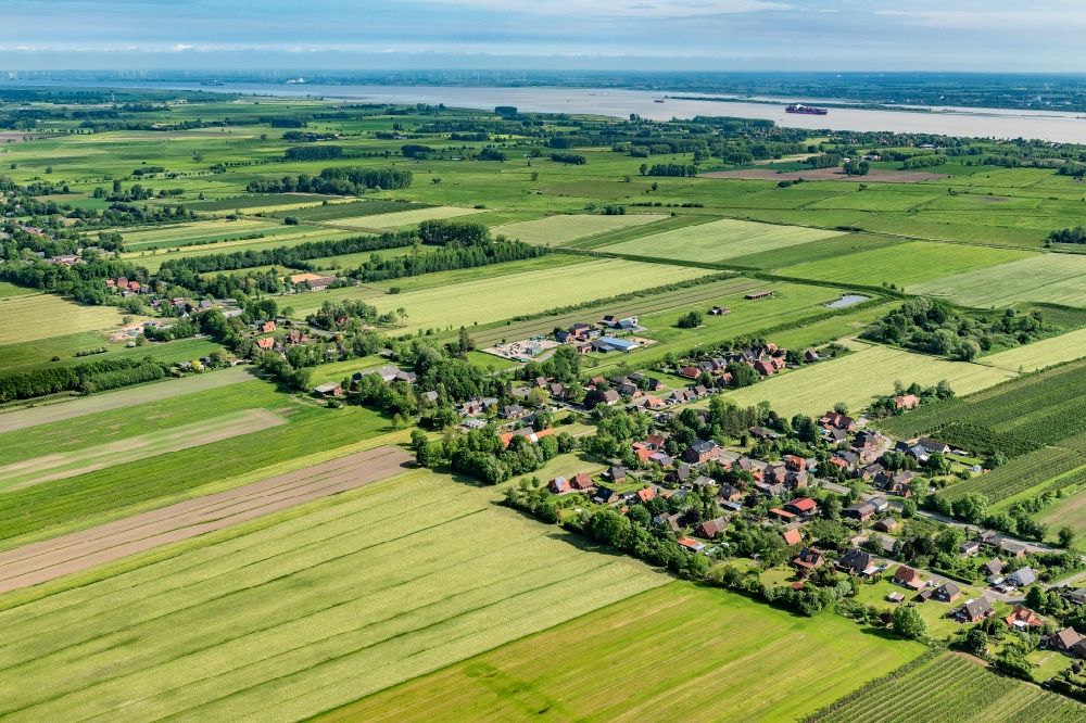Luftbild Dornbusch - Dorfkern am Feldrand in Dornbusch im Bundesland Niedersachsen, Deutschland