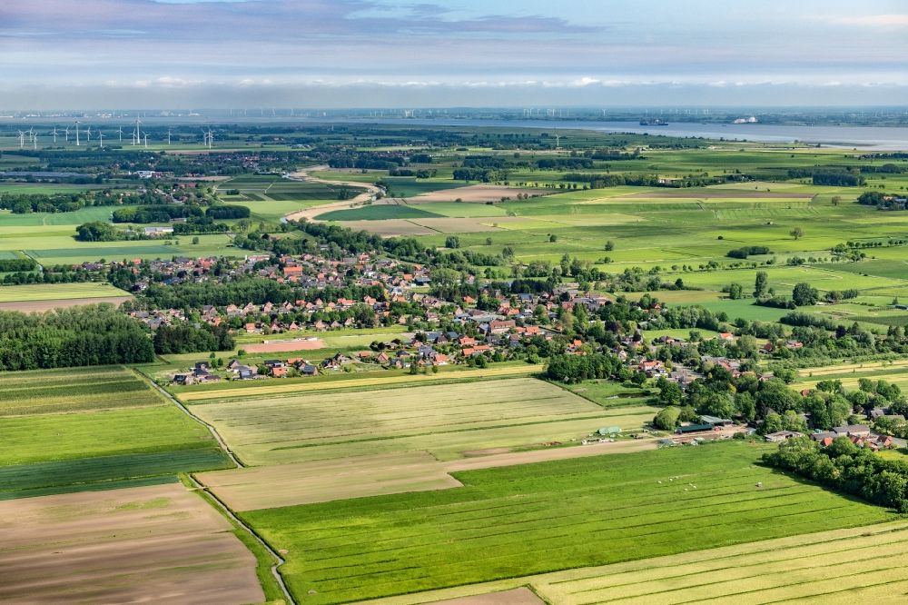 Luftaufnahme Dornbusch - Dorfkern am Feldrand in Dornbusch im Bundesland Niedersachsen, Deutschland